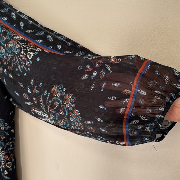 Black floral blouse - Picture 2 of 11